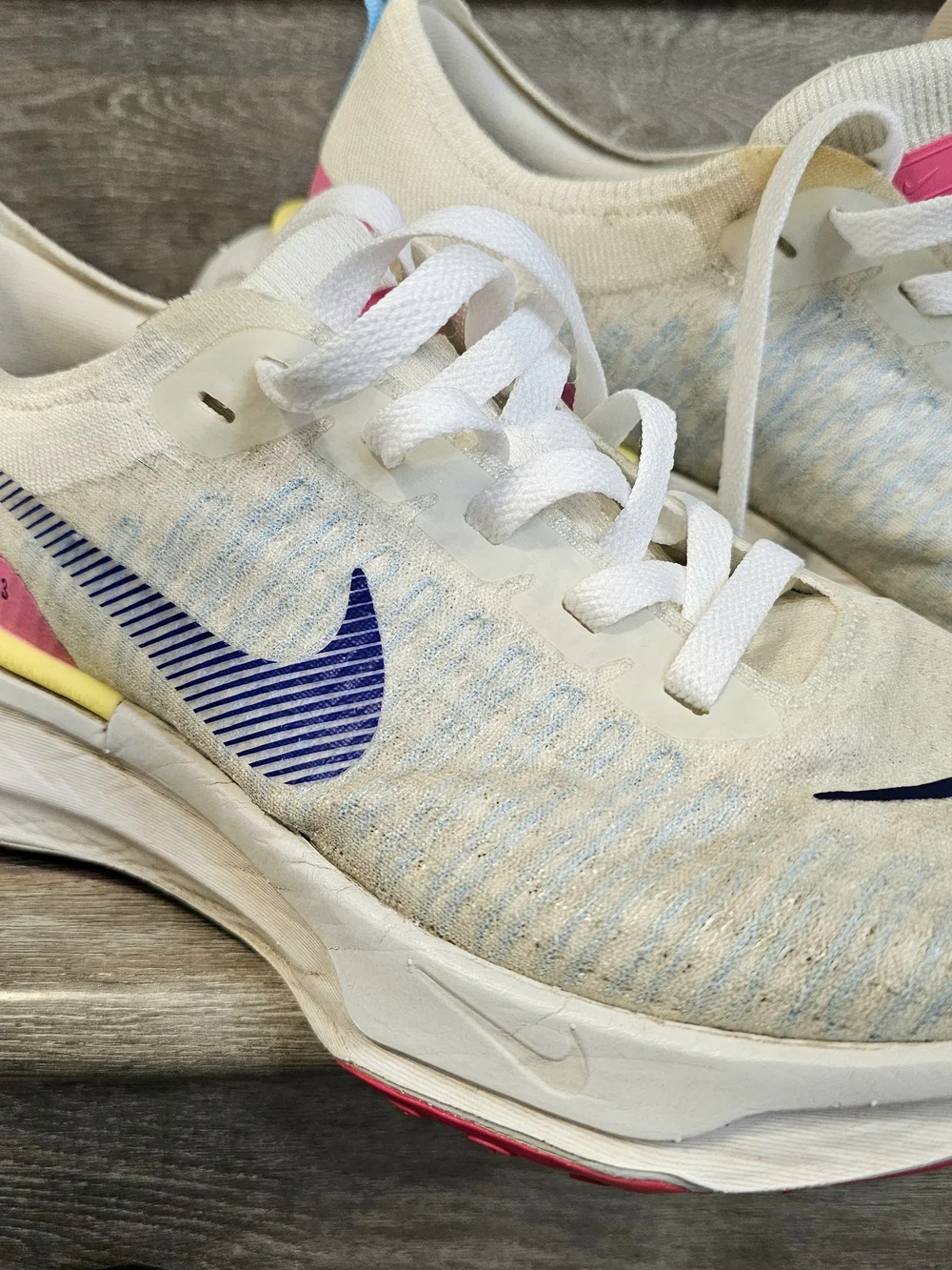 Nike ZoomX Men’s Running Shoes Invincible 10.5 White Pink Blue Athletic Shoes